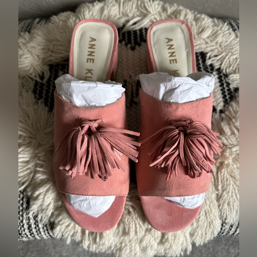 Anne Klein Slip-On Pink Suede Feminine Classic Tassel Block Heels Size 10